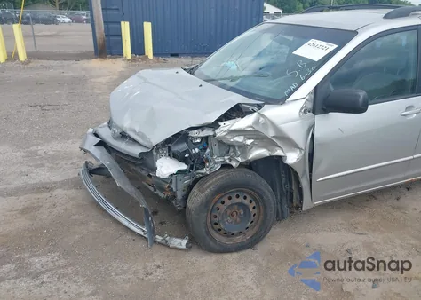 2004 Toyota Sienna Ce z USA, uszkodzony, nr VIN 5TDZA23C74S072001